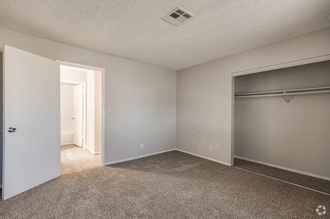 1 BR, 1 BA - 665 SF; Classic - The Hargrove