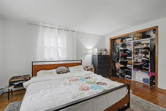 Building Photo - 10 Cedar Ln