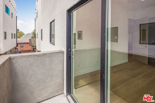 Building Photo - 11012 Hortense St