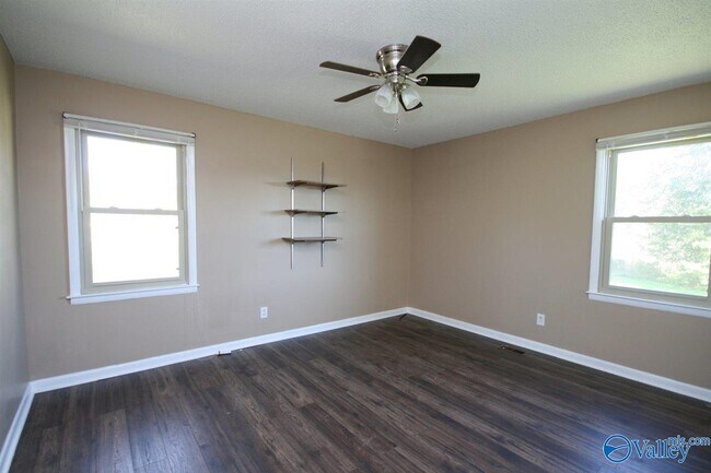 Building Photo - 6206 NW Angus Cir