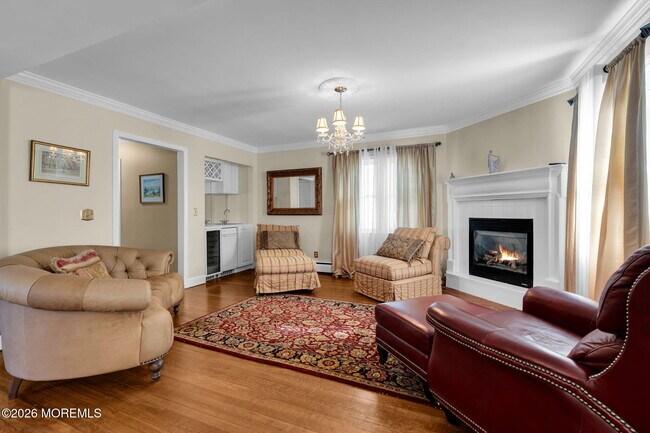 Building Photo - 506 6th Ave