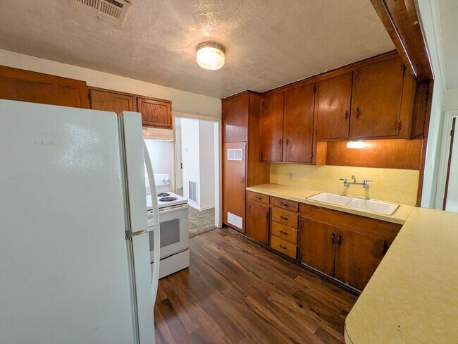 Building Photo - 378 Garland Ave