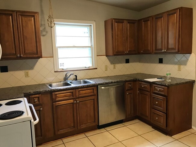 Building Photo - 1406 Atkamire Dr