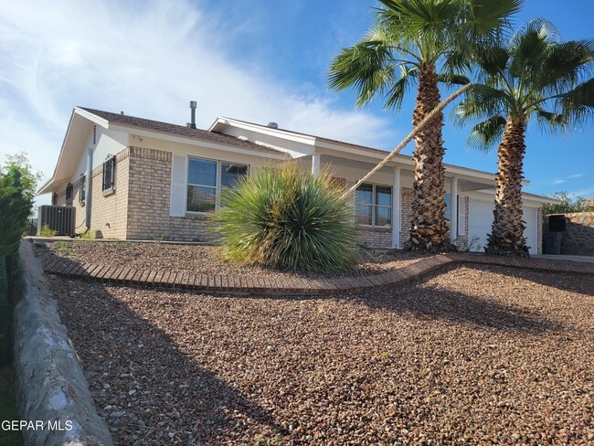 Building Photo - 305 Garden Grove Ln