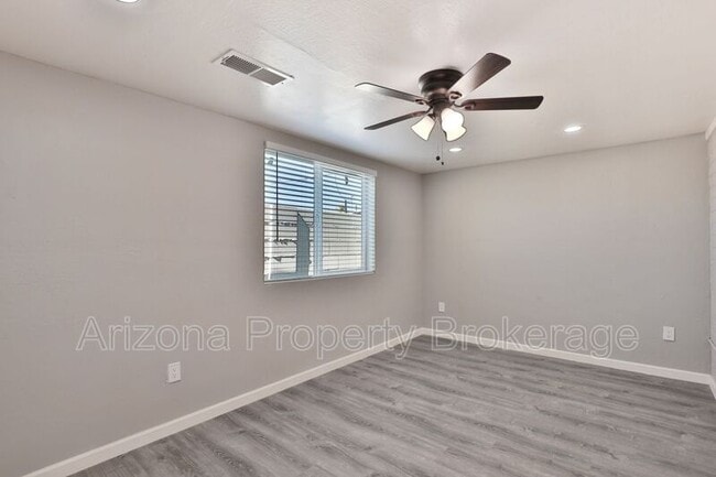 Building Photo - 1538 E Pierce St