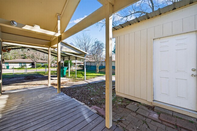 Building Photo - 210 N Shirley Ln