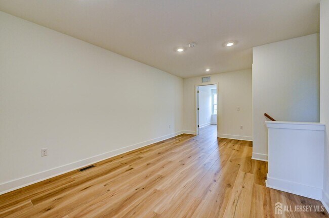 Building Photo - 13 Griffin Ln