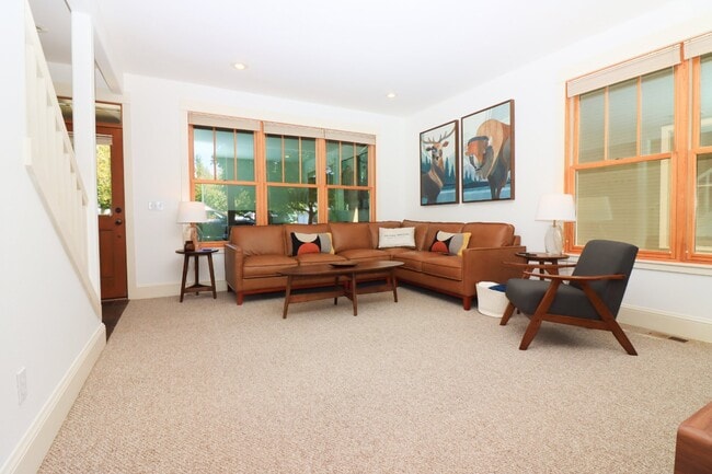 Building Photo - Fully Furnished home in Sisters Oregon