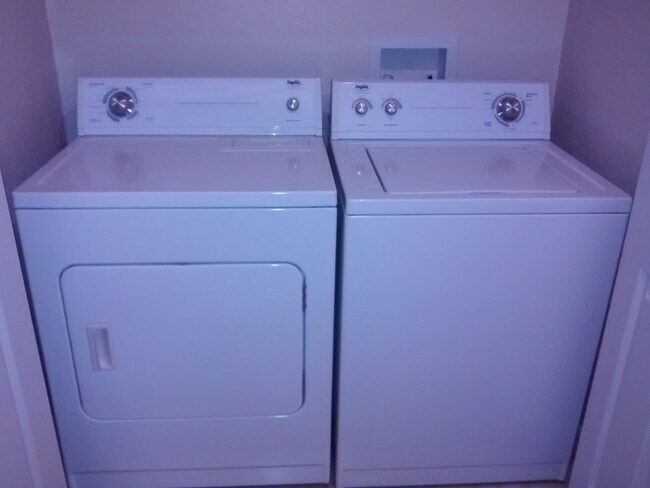 Laundry Nook - 7411 Vista Way