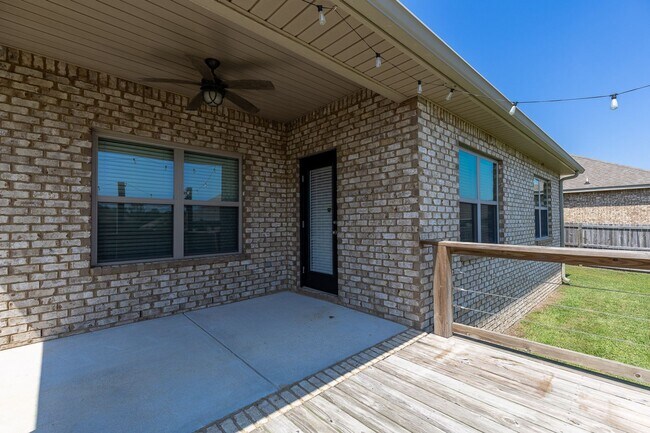 Building Photo - Move-In Ready Fairhope Home with Modern Fe...