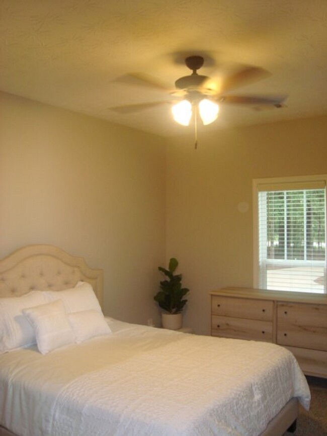 Building Photo - Home in Phenix City available to rent 10/2...