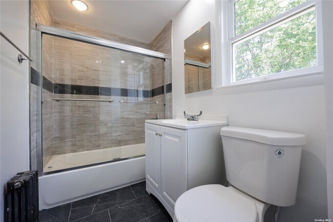 Building Photo - 835 Peninsula Blvd