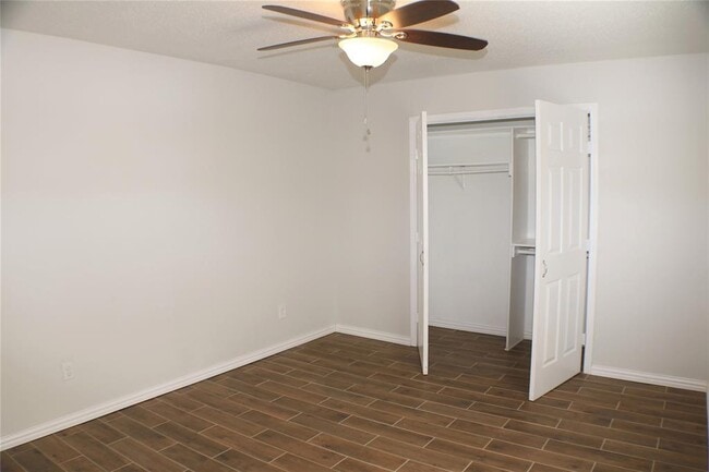 Building Photo - 4622 Country Creek Dr