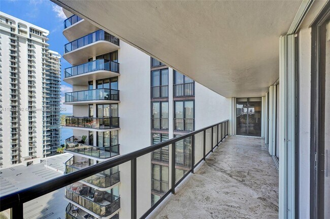 Building Photo - 19667 Turnberry Way