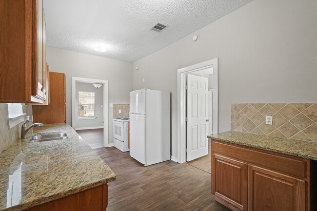 Building Photo - 6816 Avenue C