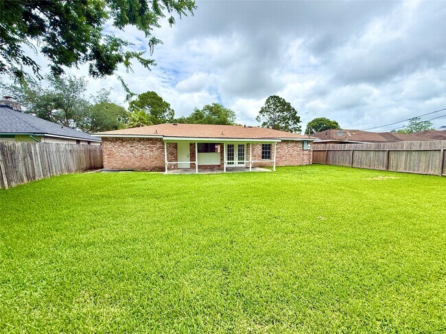 Building Photo - 16814 David Glen Dr