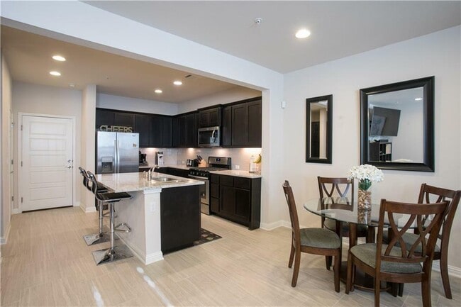 Building Photo - 6814 E Riverside Dr