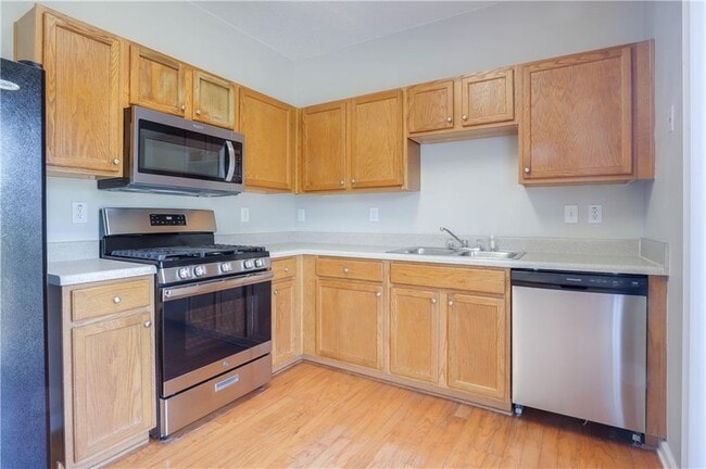 Building Photo - 1200 Charleston Ct