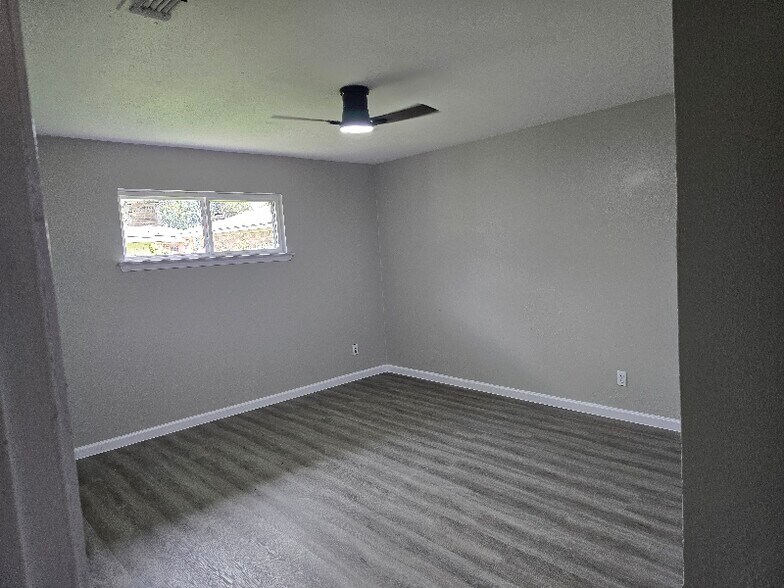 Building Photo - 920 Lindy Ct