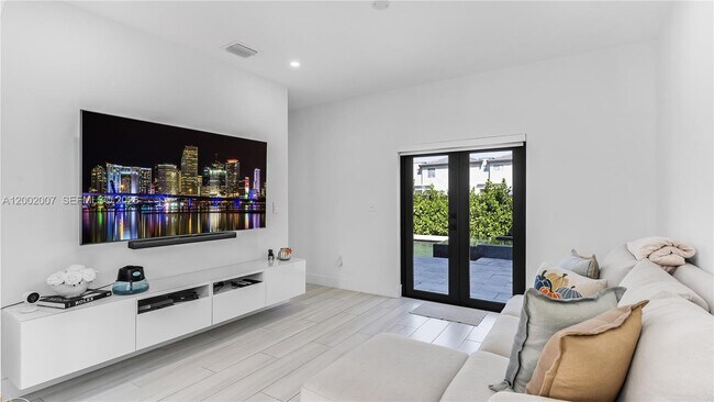 Building Photo - 15817 SW 138th Terrace