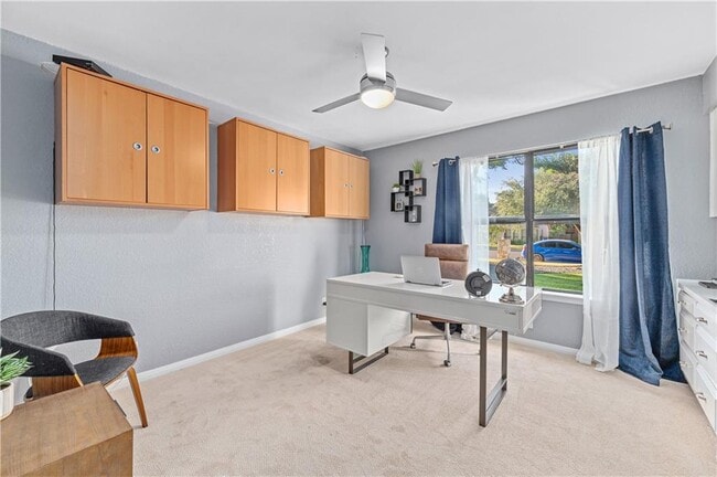 Building Photo - 10231 Pinehurst Dr