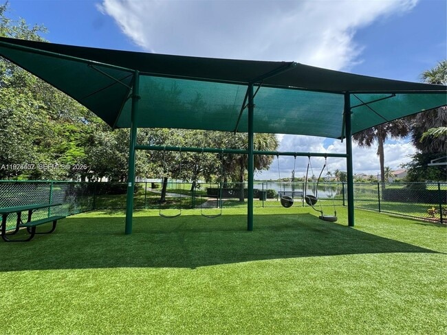 Building Photo - 922 Falling Water Rd