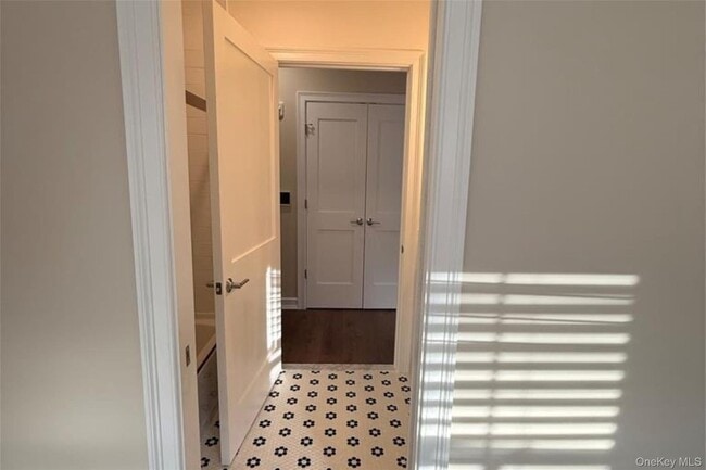 Building Photo - 122 Greenwich Ave