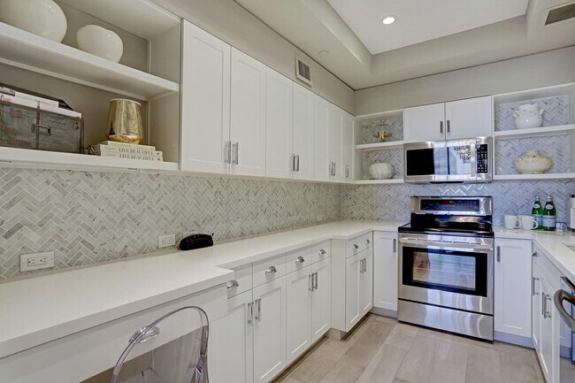 Building Photo - 5100 San Felipe St