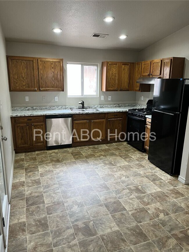 Building Photo - 3 Bed/2 Bath, 1,350 Sq. Ft. Home in SW Albuquerque