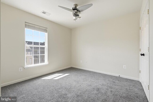 Building Photo - 941 Pine Forest Ln