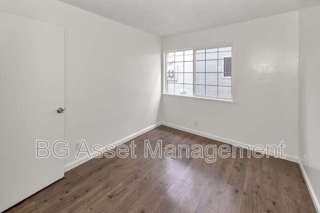 Building Photo - 212 Westwood St