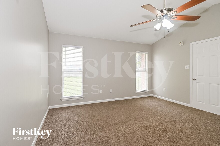 Building Photo - 9181 Triple Crown Loop E