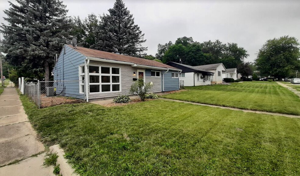 Building Photo - 386 Worden St