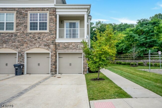 Building Photo - 512 Waterview Ct