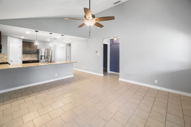 Building Photo - 4 Bedroom/2.5 Bath Tausch Farm Subdivision