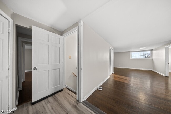 Building Photo - 339 N 6th St