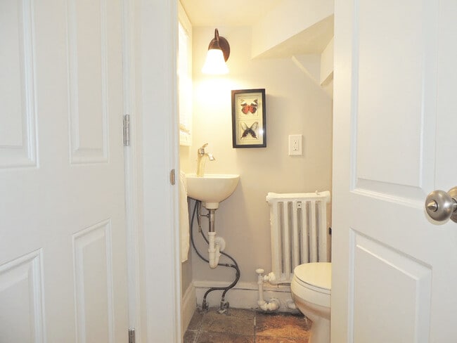 Building Photo - Completely Renovated 5 Bedroom - 1.5 Bath ...