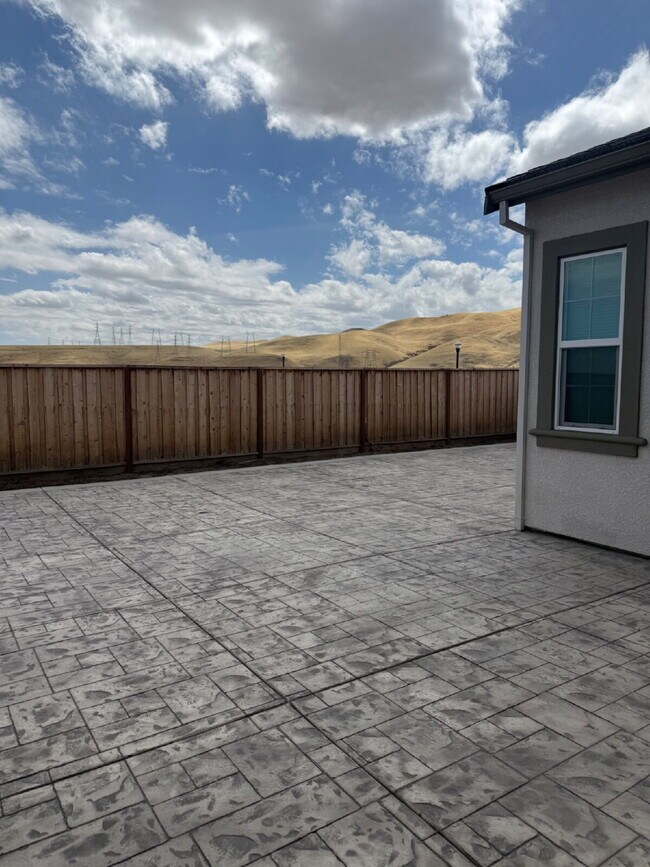 Building Photo - Brand-New 4-Bedroom Single-Story Home with Solar, Stunning Views & Open Floor Plan!