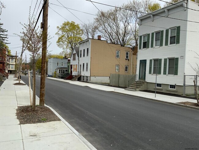 Building Photo - 301 3rd St