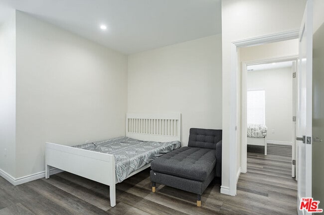 Building Photo - 1475 W 22nd St