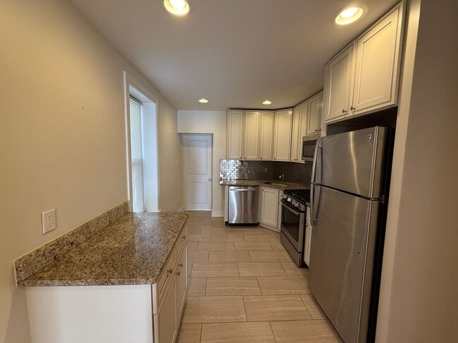 Building Photo - Charming Brick Rowhome Brewerytown