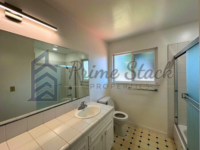 Building Photo - 2391 Sandpiper Way
