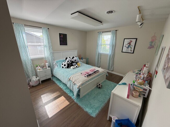 Building Photo - Large House in Cherry Hill East for Rent
