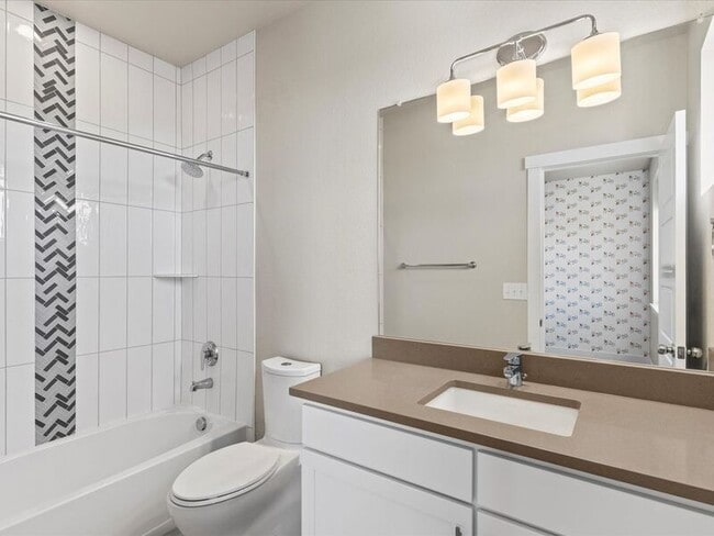 Building Photo - 2504 N Moline St