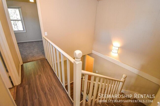 Building Photo - 2427 Miami Ln