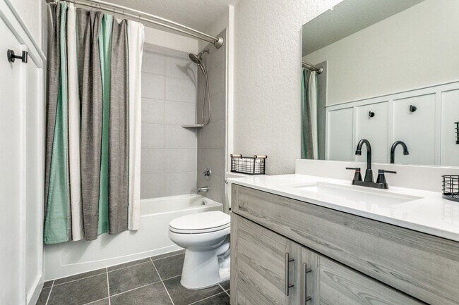 Building Photo - Beautiful Modern 2 story home!