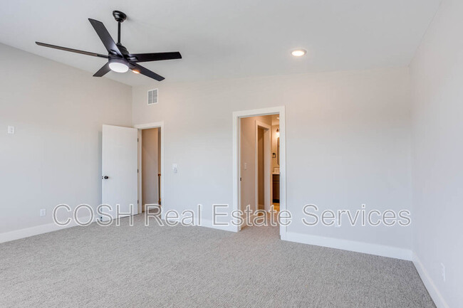 Building Photo - 8449 W 37th Ct N