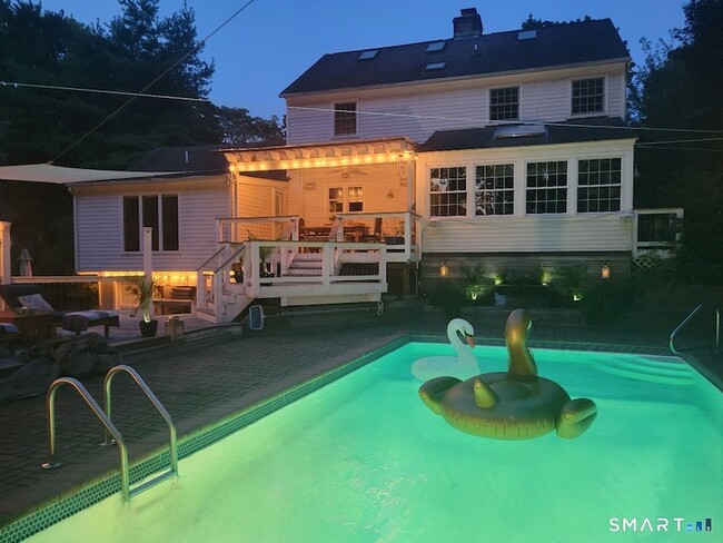 Building Photo - 188 Compo Rd S