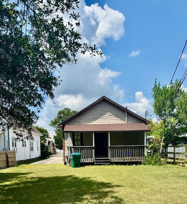 Building Photo - Downtown Gulfport Office Space