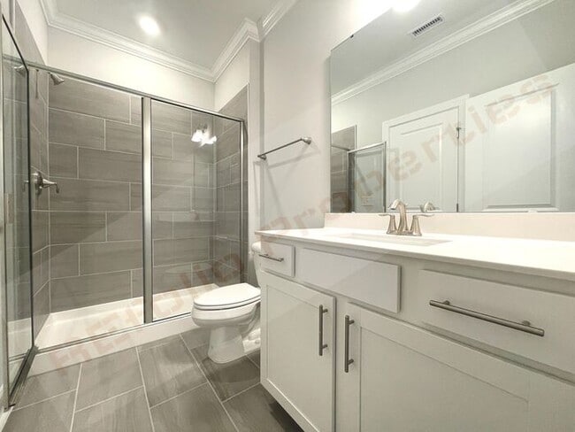 Building Photo - Gorgeous 4 Bedroom 3 Bath Home with Fiber ...